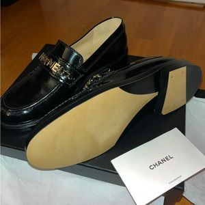 SOLD!!!🎉 Chanel patent leather loafers